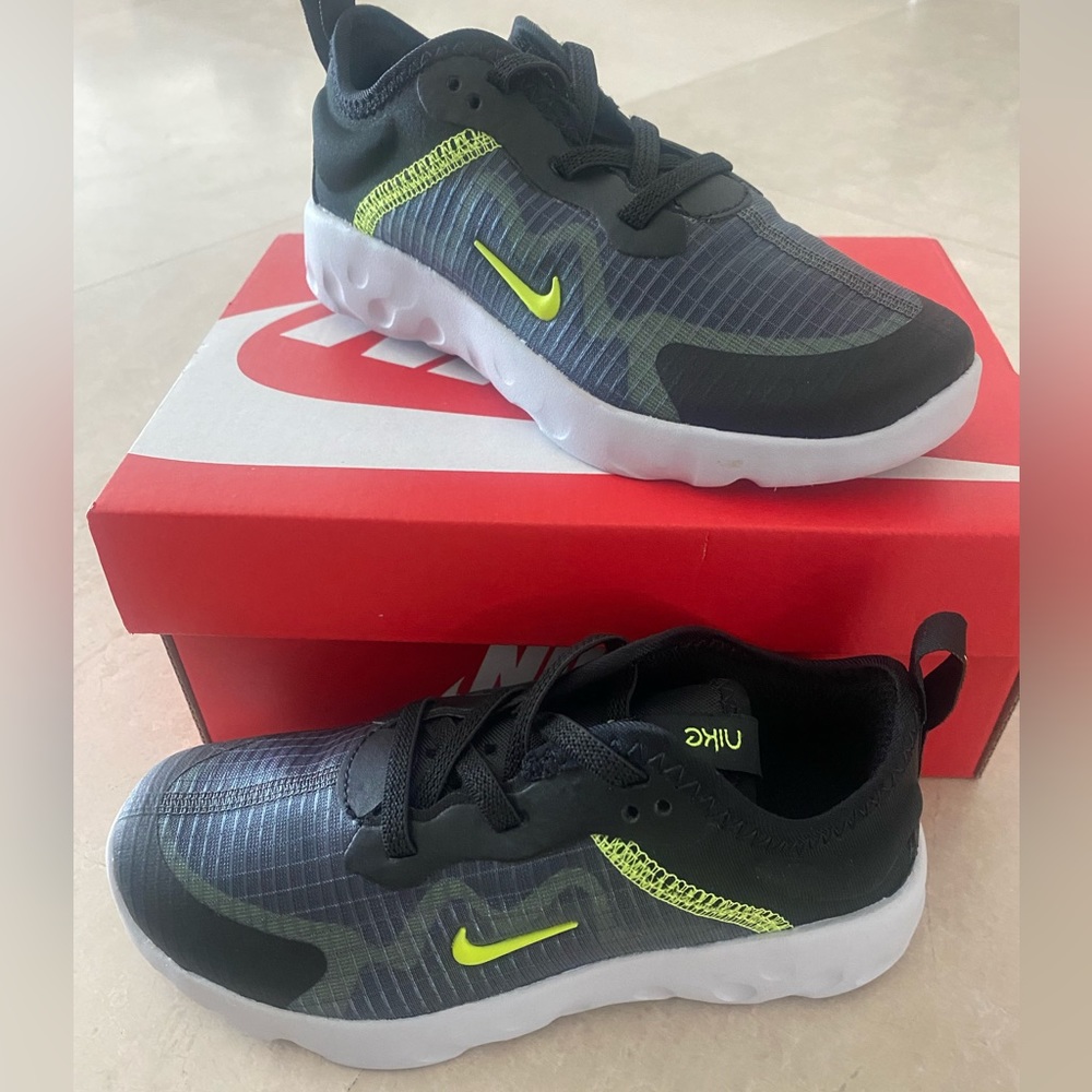 Nike toddler black sneaker